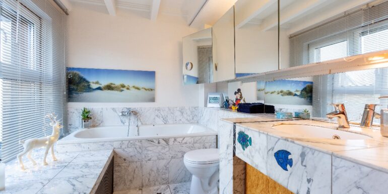 Dusch- und Wannenbad OG