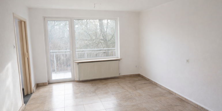 Wohn-/Esszimmer mit Balkonzugang - OG