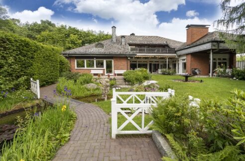 Ca. 480 m² Nutzfläche zzgl. 300 m² Keller