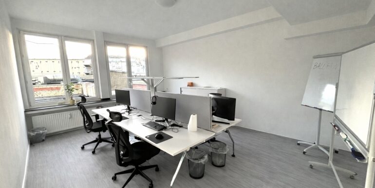 Großer Büroraum zur Rückseite