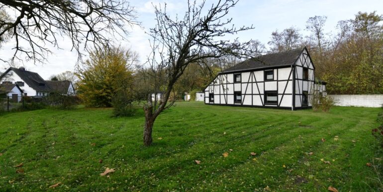 Seiten-/Strassenansicht