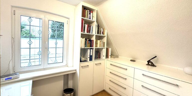 Arbeitszimmer mit Einbauten
