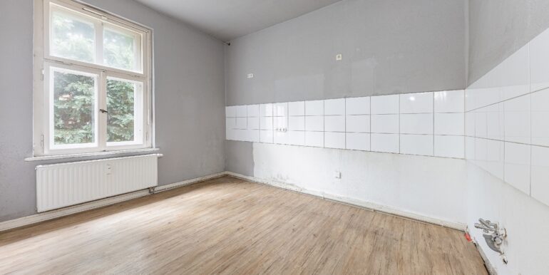 OG: geräumige Küche