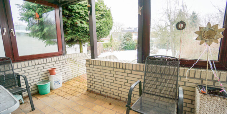 überdachte Terrasse EG