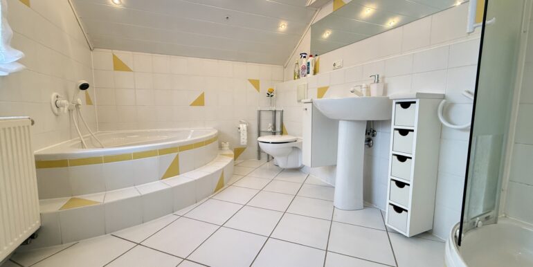 Badezimmer DG