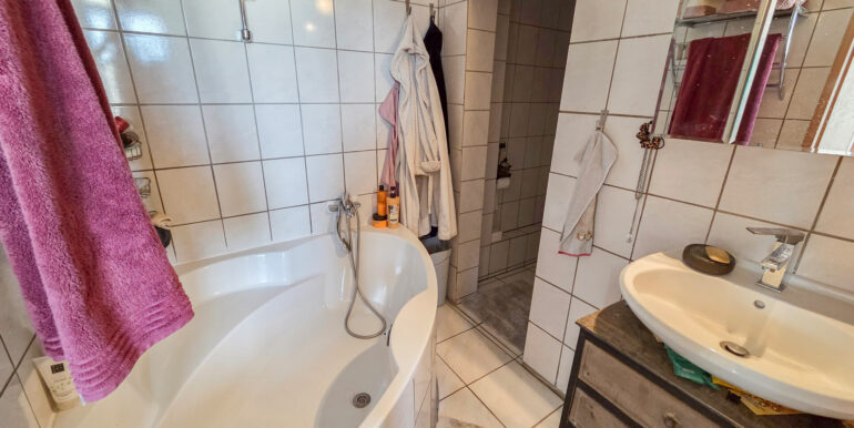 Bad Wohnung 3 - 2. OG