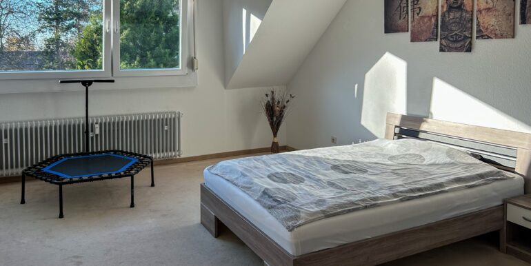 Schlafzimmer mit Blick ins Grüne