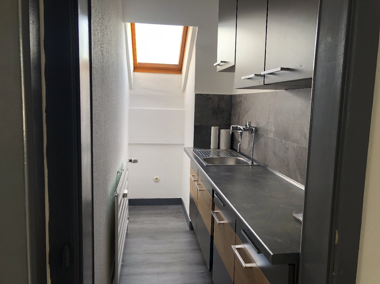 Schöne geräumige 2-Zimmer im Dachgeschoss einer Jugendstilvilla - Photo 1