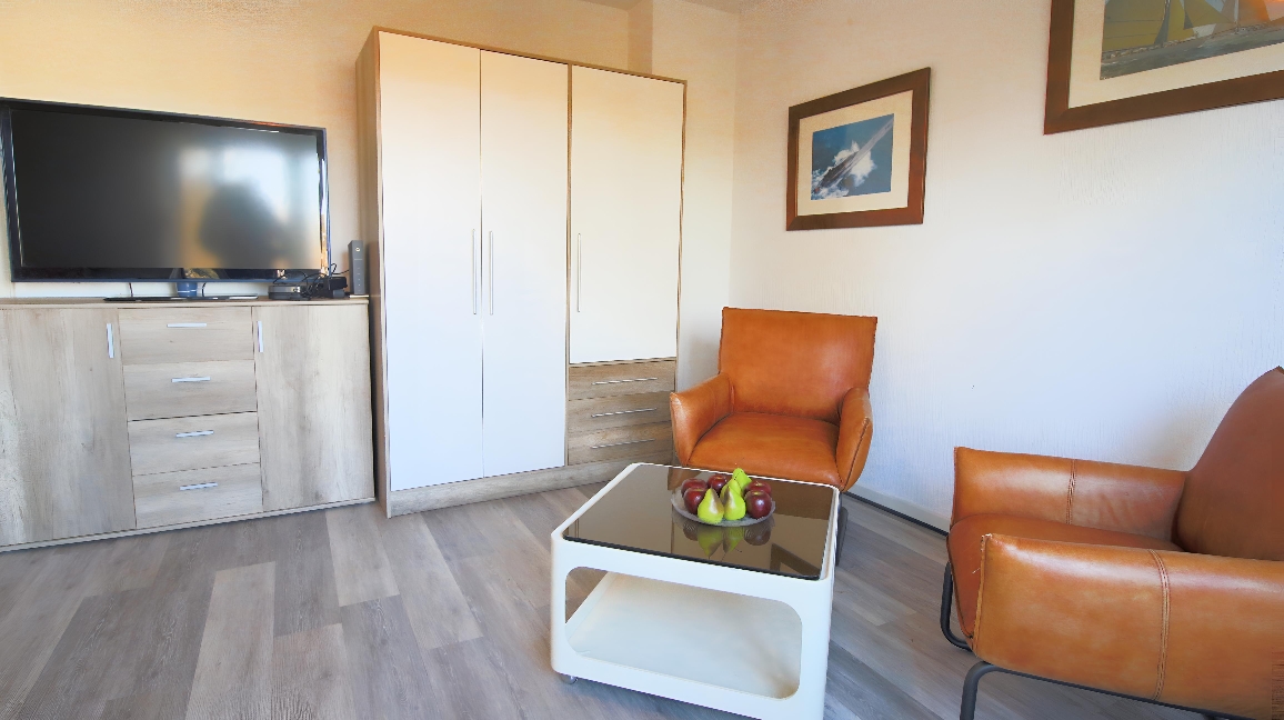 HELLES MÖBELIERTES APARTMENT MIT BALKON NÄHE GERICHT KREFELD - Photo 2