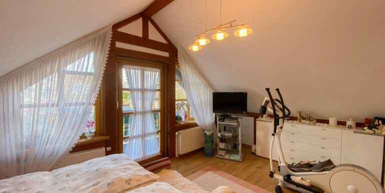 Schlafzimmer DG