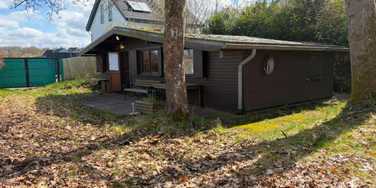 Grundstück mit Ferienhaus