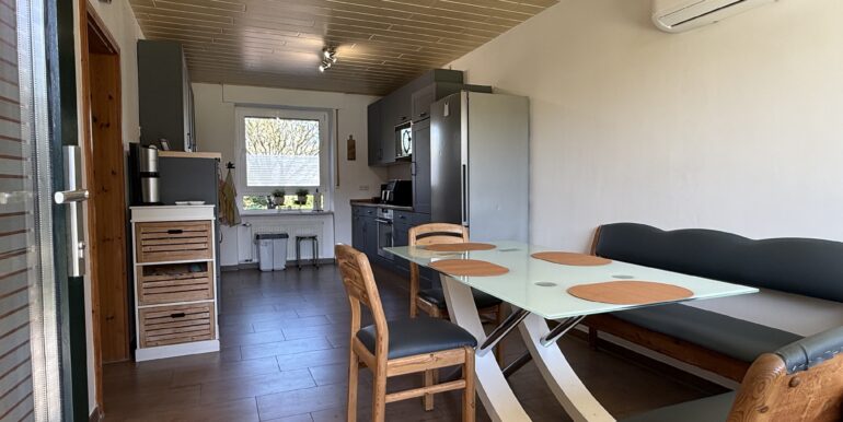 Küche mit Essbereich