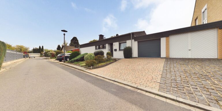 Hausansicht___Garagenzufahrt