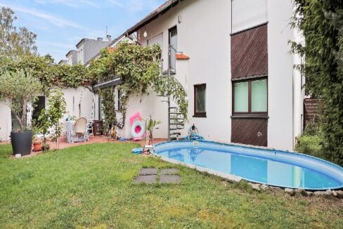 Garten mit Pool