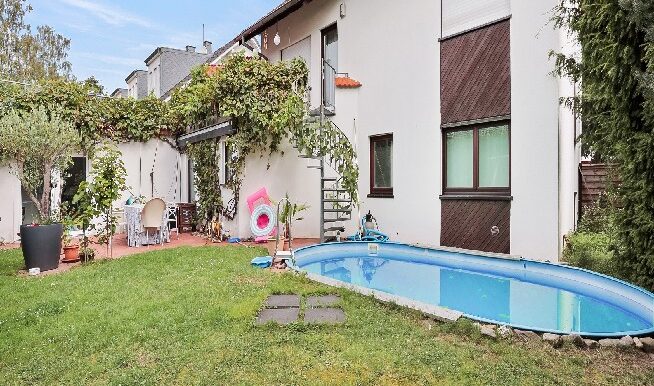 Garten mit Pool