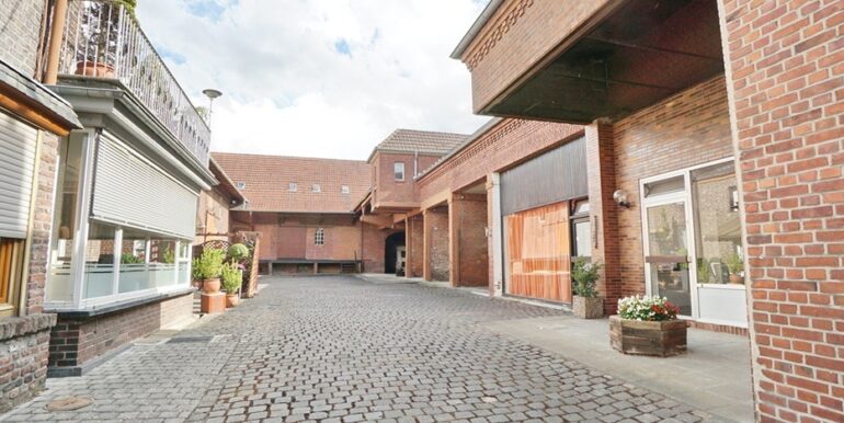 ... mit Lagerhallen und LL