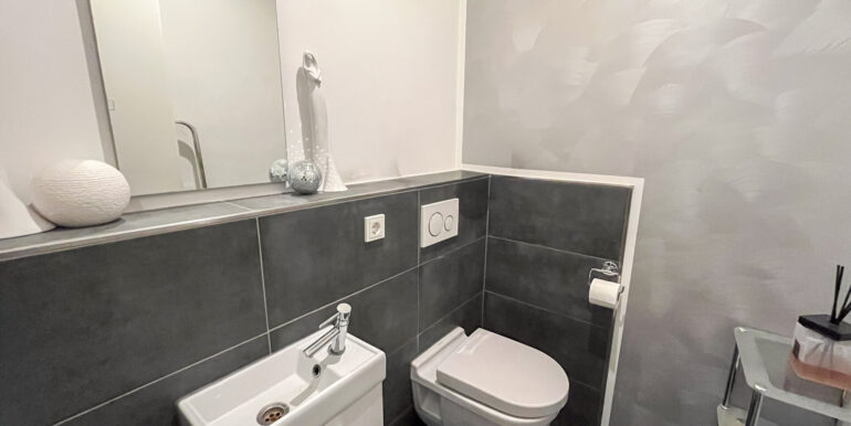 WC 2