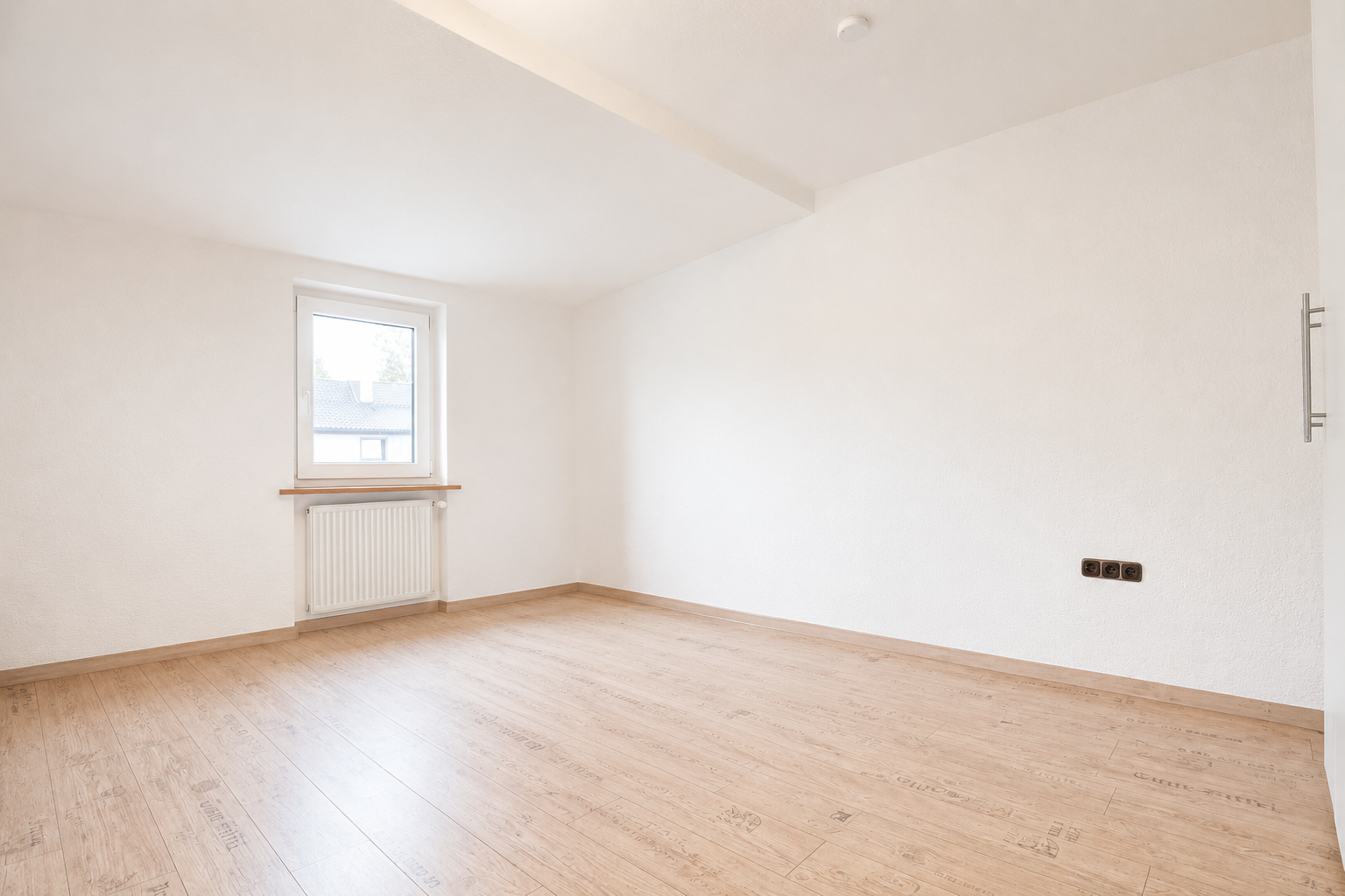 Helle ca. 80 m² große 2-Zimmer-Maisonettewohnung mit Spitzboden, Einbauküche und Tageslichtbad - Photo 5