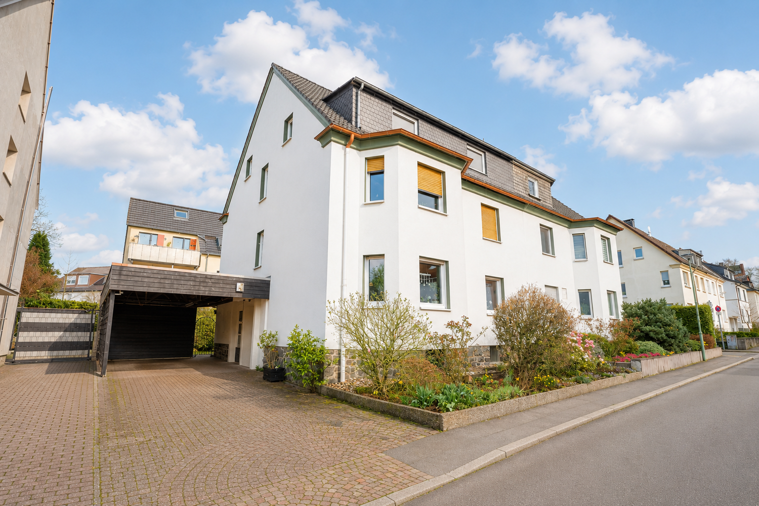 Helle ca. 80 m² große 2-Zimmer-Maisonettewohnung mit Spitzboden, Einbauküche und Tageslichtbad - Photo 3