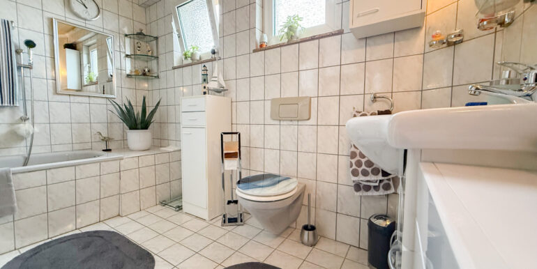 Badezimmer EG