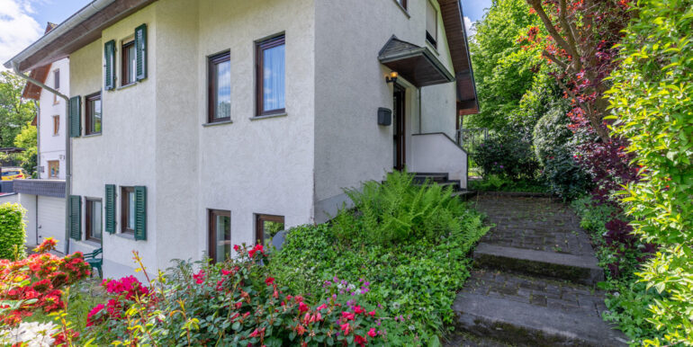 Ein paar Stufen zum Haus