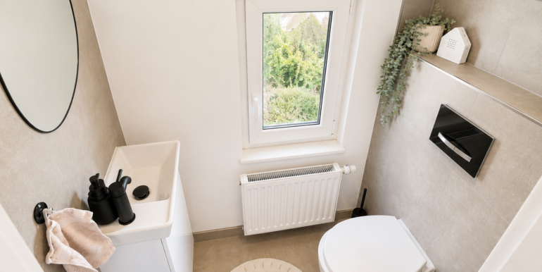 Gäste-WC mit Fenster