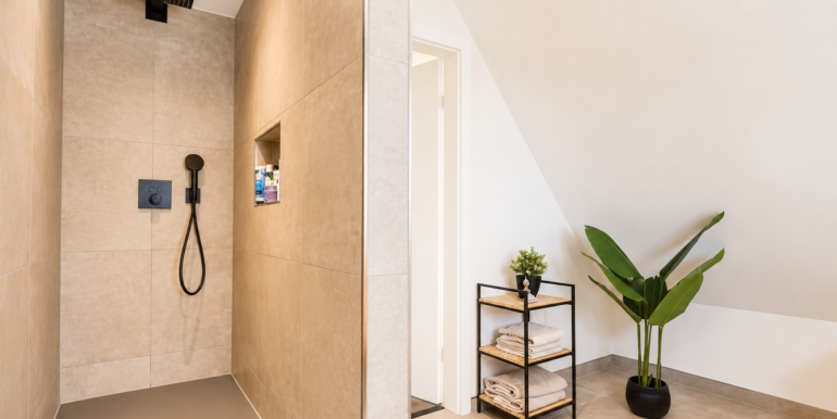 Moderne Walk-In-Dusche