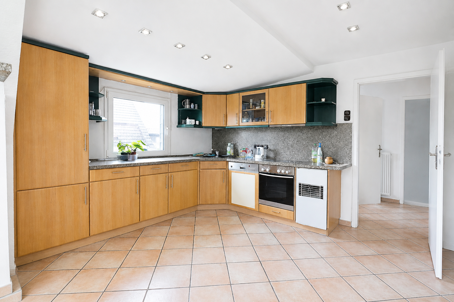 Helle ca. 80 m² große 2-Zimmer-Maisonettewohnung mit Spitzboden, Einbauküche und Tageslichtbad - Foto 1
