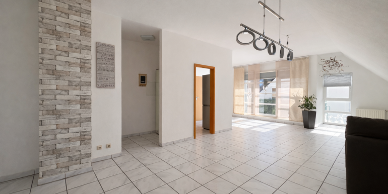 Bodentiefe Fenster zur Loggia