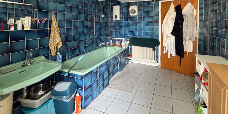 Bad Wohnung 1. OG