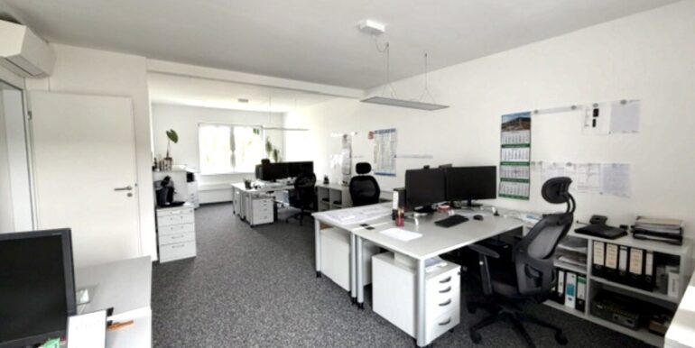 Großes Büro