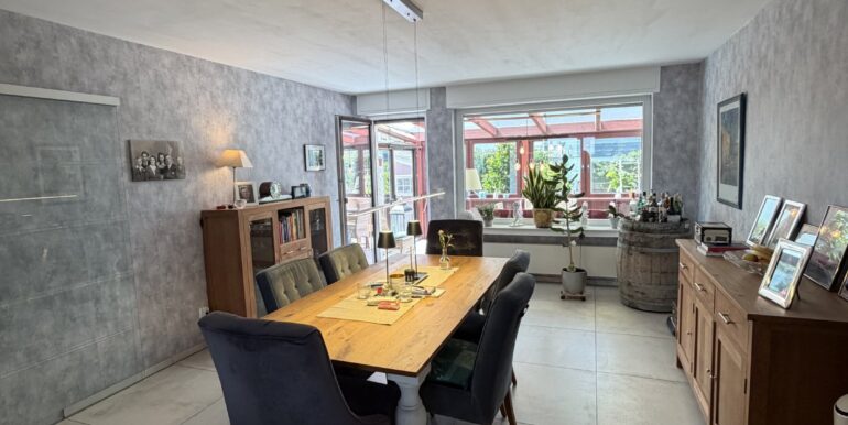 Essbereich mit Blick Garten