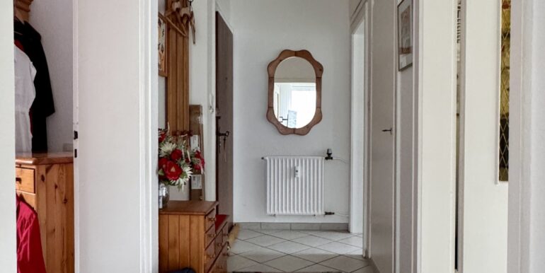 Altbau - Flur EG rechts