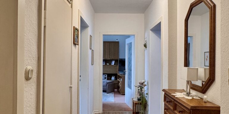 Altbau - Flur OG rechts