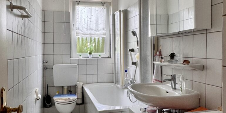 Altbau - Bad OG rechts