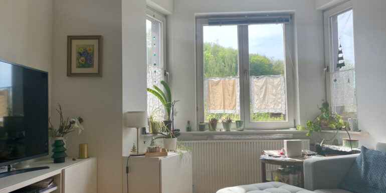 Wohnzimmer mit Erker (EG)