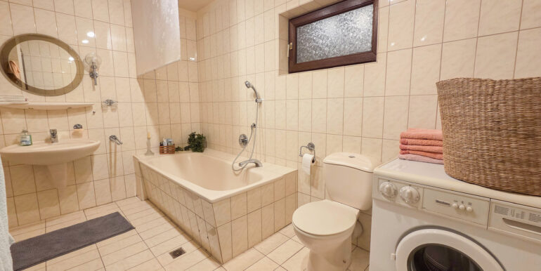 Bad Einliegerwohnung KG