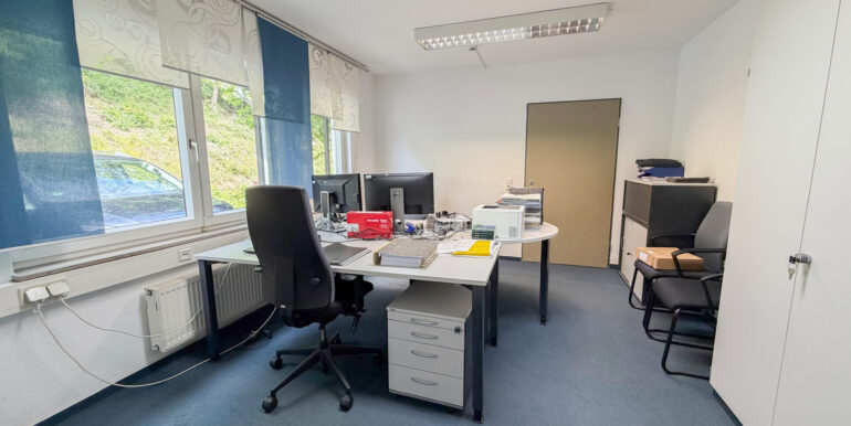 Verwaltungsgebäude: Büro