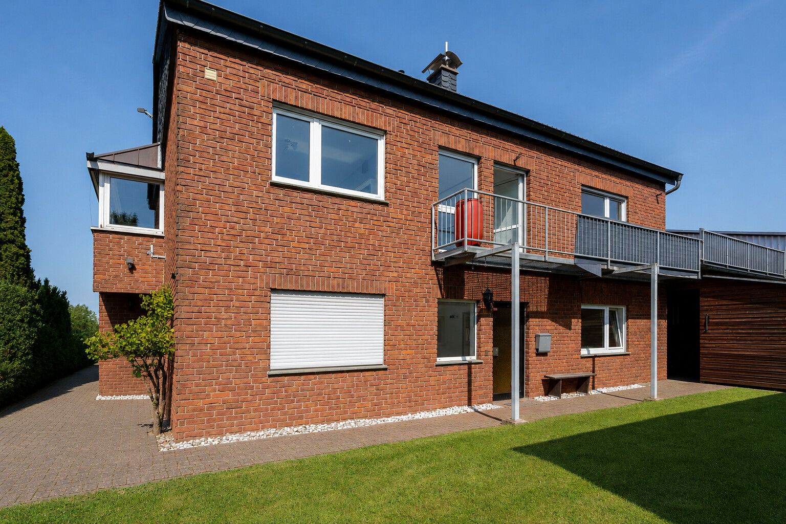 Familienfreundliche 6-Zimmer-Whg mit Garten! - Photo 2