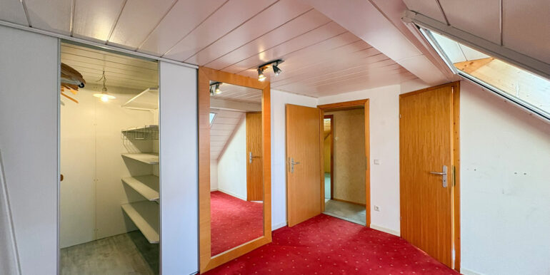 Schlafzimmer DG Links