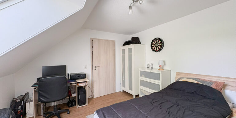 Schlafzimmer DG Rechts