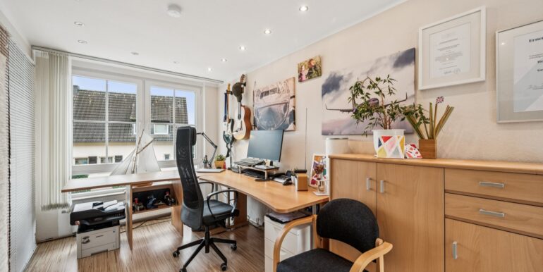 Büro mit separatem Eingang und WC