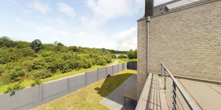 Dachterrasse mit Blick in Garten