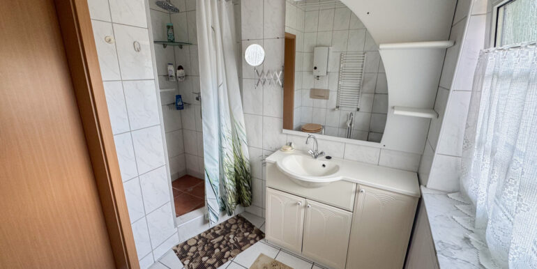 Tageslichtbad mit Dusche DG