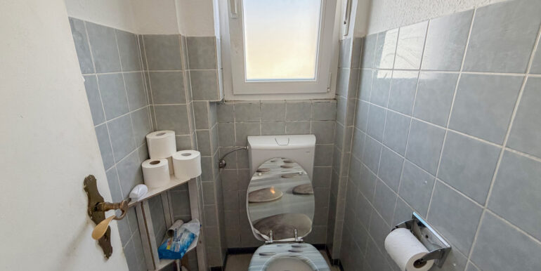 1. OG rechts Gäste-WC