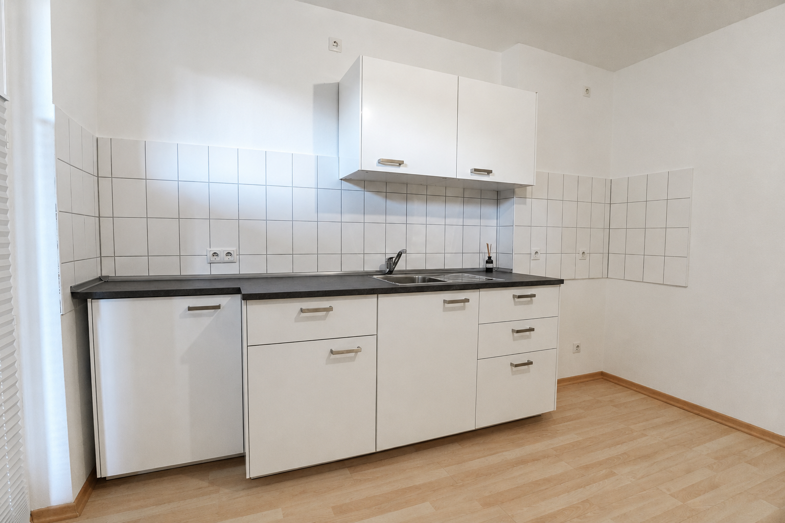Schöne ca. 56m² große 2-Zimmer-Wohnung mit Balkon in gepflegtem Mehrfamilienhaus - Foto 1