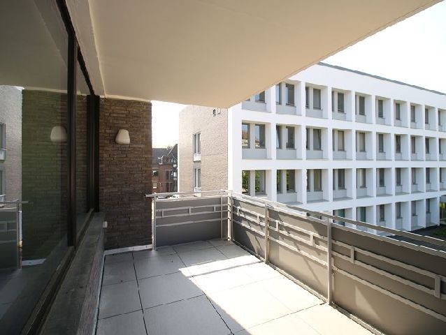 MODERNE 3-ZIMMERWOHNUNG MIT BALKON IN DER KREFELDER INNENSTADT ZU MIETEN - Foto 1