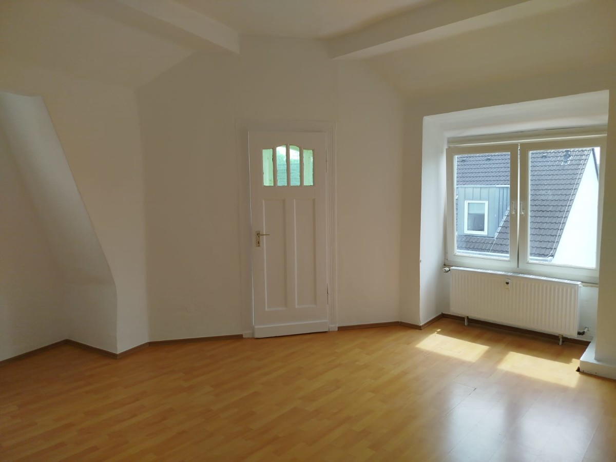 Heller Altbau mit Erker und viel Platz! - Foto 1