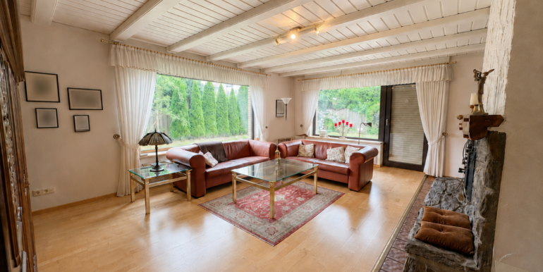 Wohnzimmer ( EG )