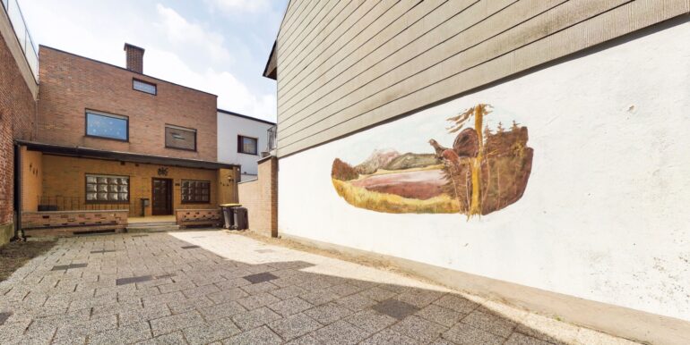 Hausansicht_und_Zufahrt_1